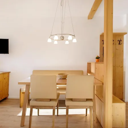 Haus Am Hof Apartamento *