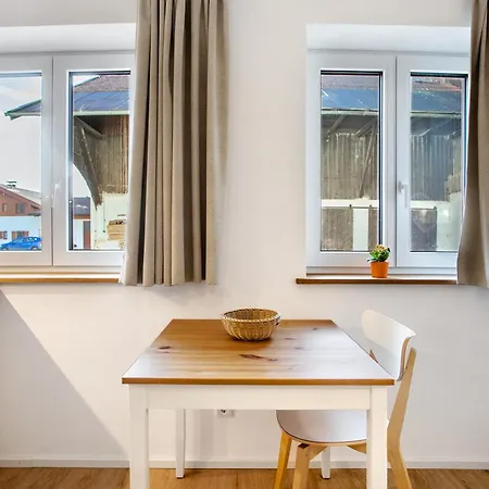 Haus Am Hof Apartamento *