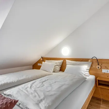 Haus Am Hof Apartamento *