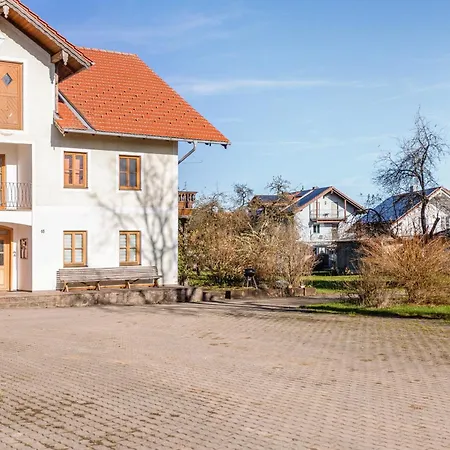 Haus Am Hof Apartamento *